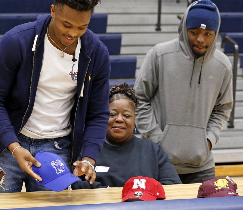 Is the early signing period in football recruiting a good idea?