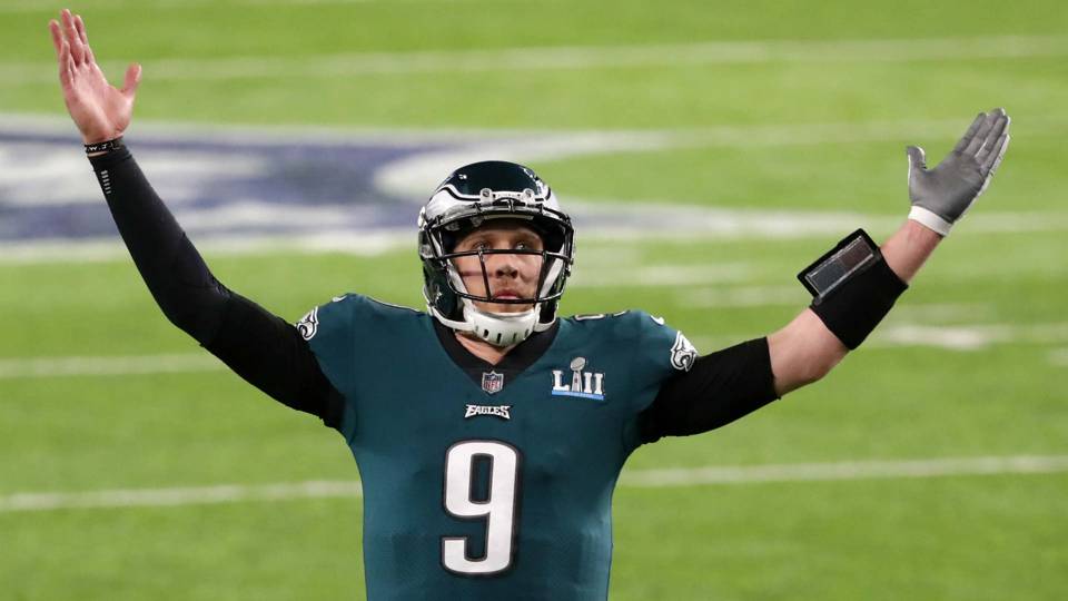 Who should the Philadelphia Eagles start at quarterback in 2018?