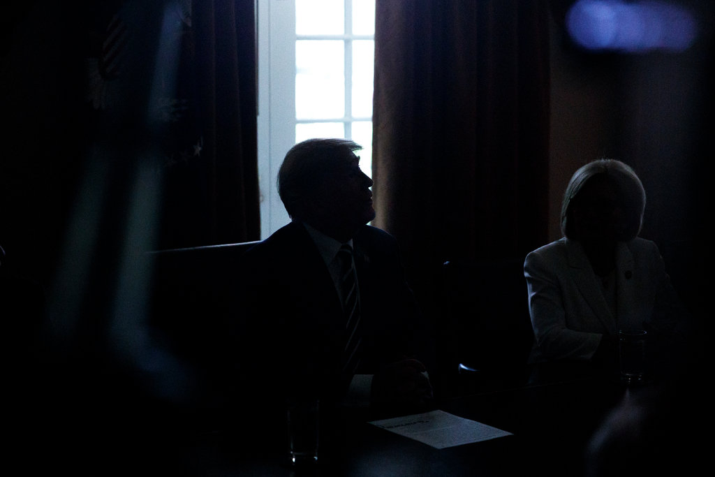 Are the White House lights going out on Trump an omen?