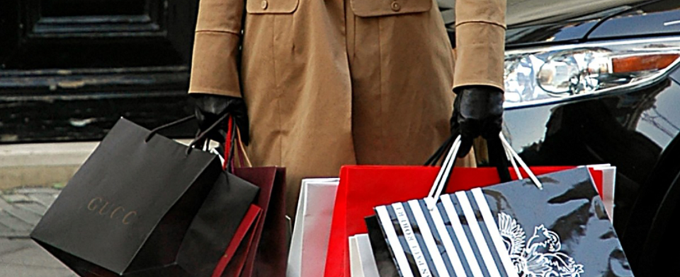 On which major shopping day do you spend more cash?