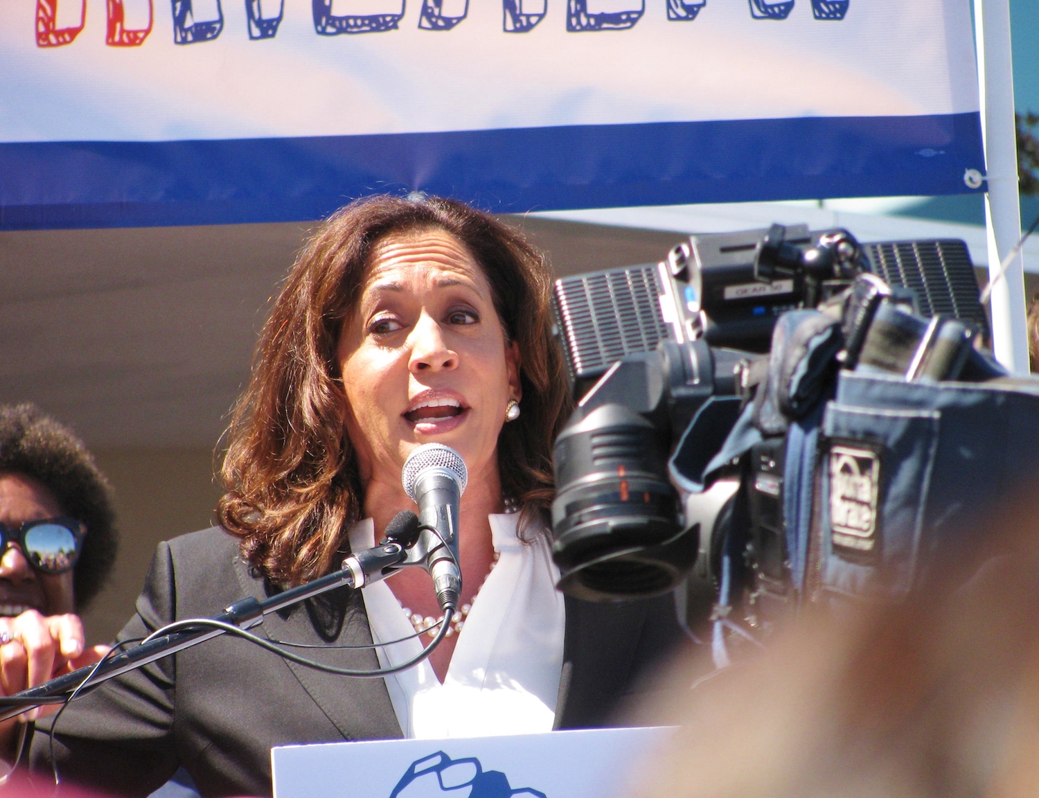 WHY IS KAMALA HARRIS'S RELATIONSHIP WITH WILLIE BROWN TROUBLING?