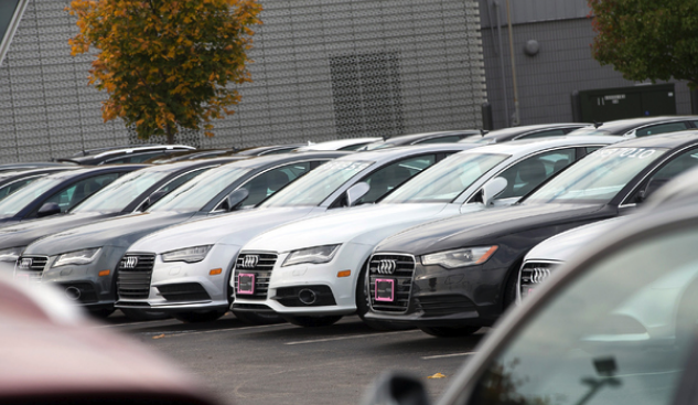 Should car makers limit top speeds for safety?