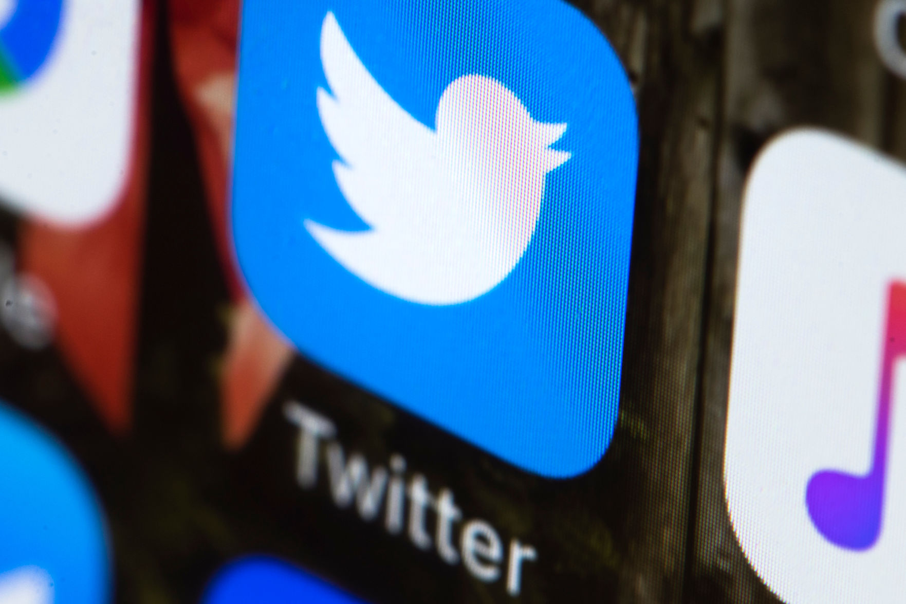 Should politicians ban critics from their Twitter accounts?