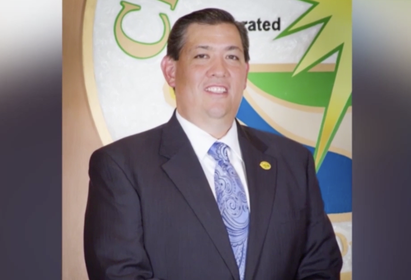 Should he remain on the city council?
