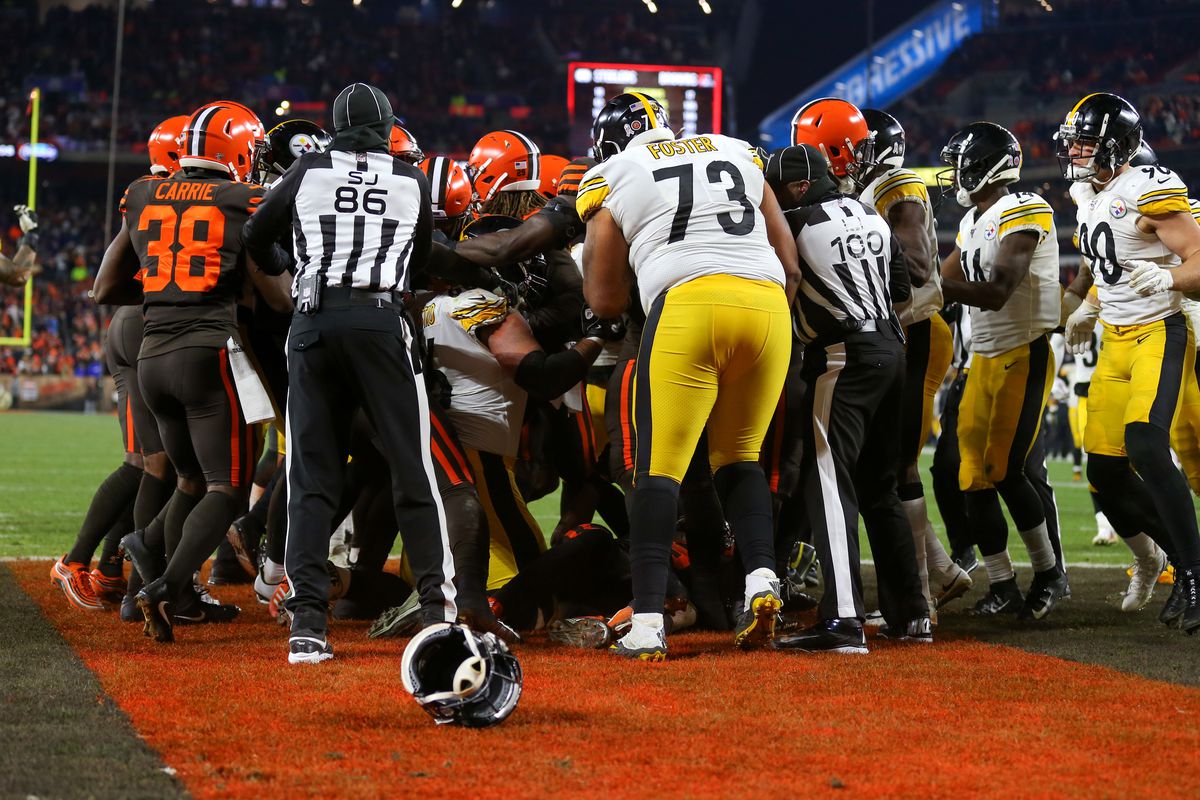  Should 33 players been fined for the Garret and Rudolph brawl?
