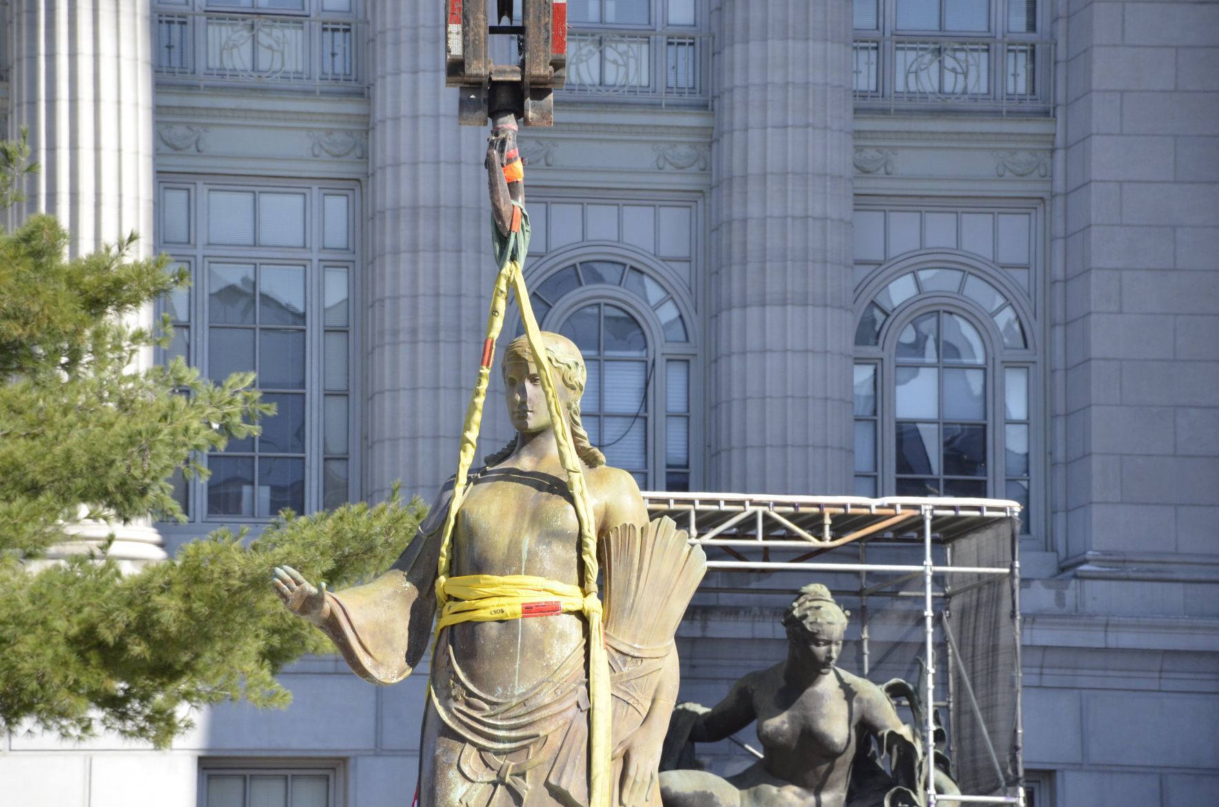 Does the Ceres statue belong on the state capitol dome?