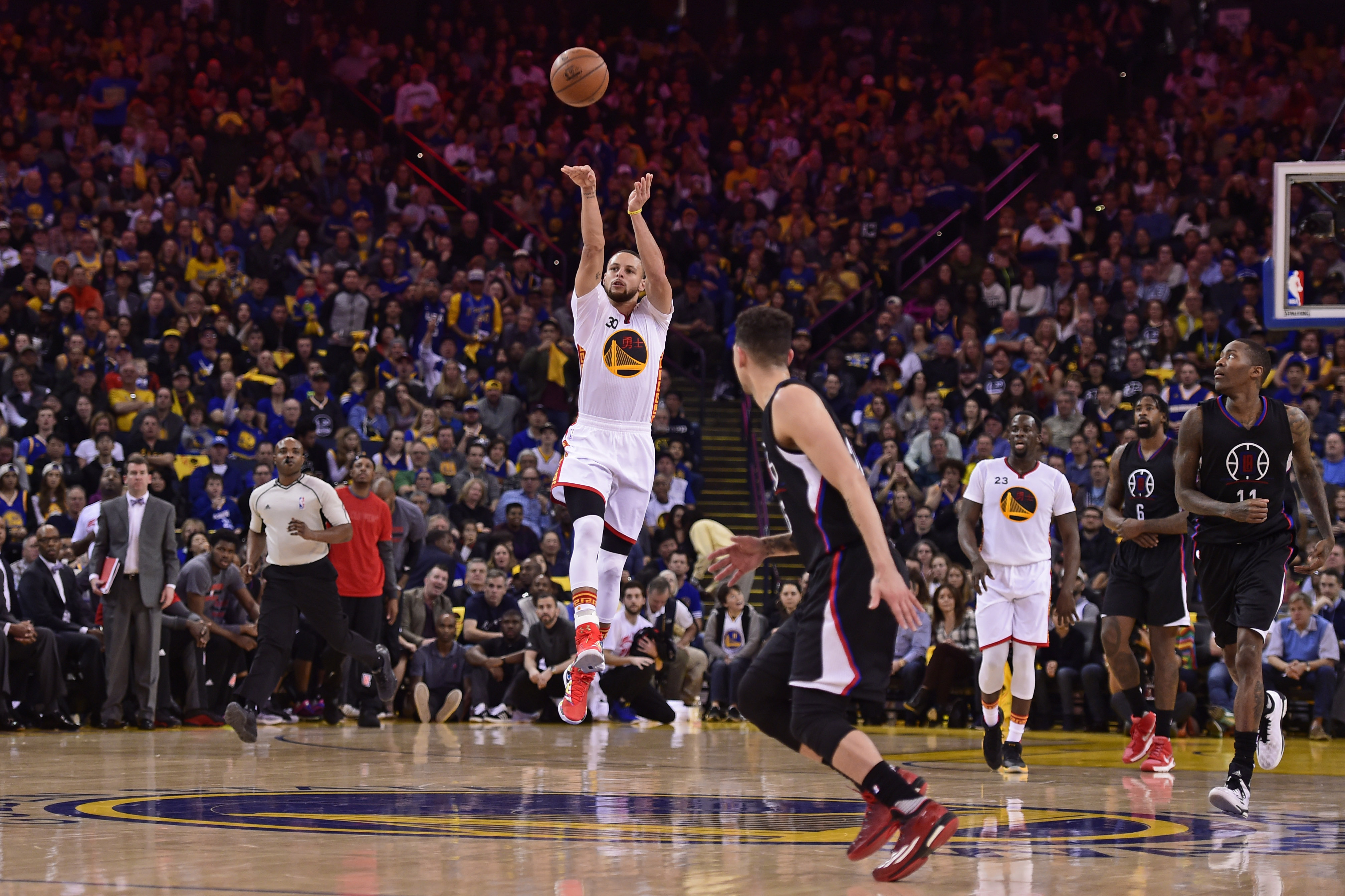 Should logo shots be worth 4 points in the NBA?