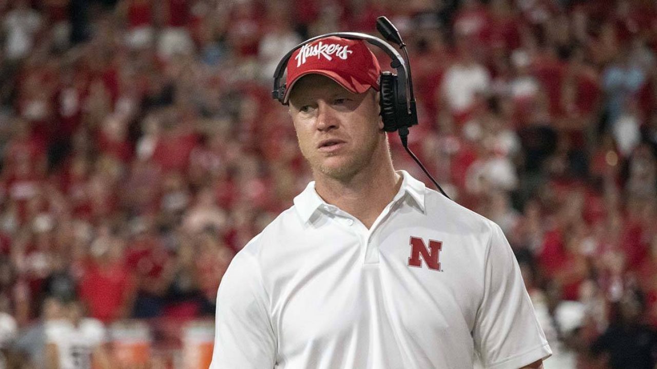 Should Coach Frost hand off the play calling?