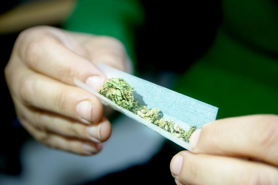 Should all marijuana convictions be wiped in legal states?
