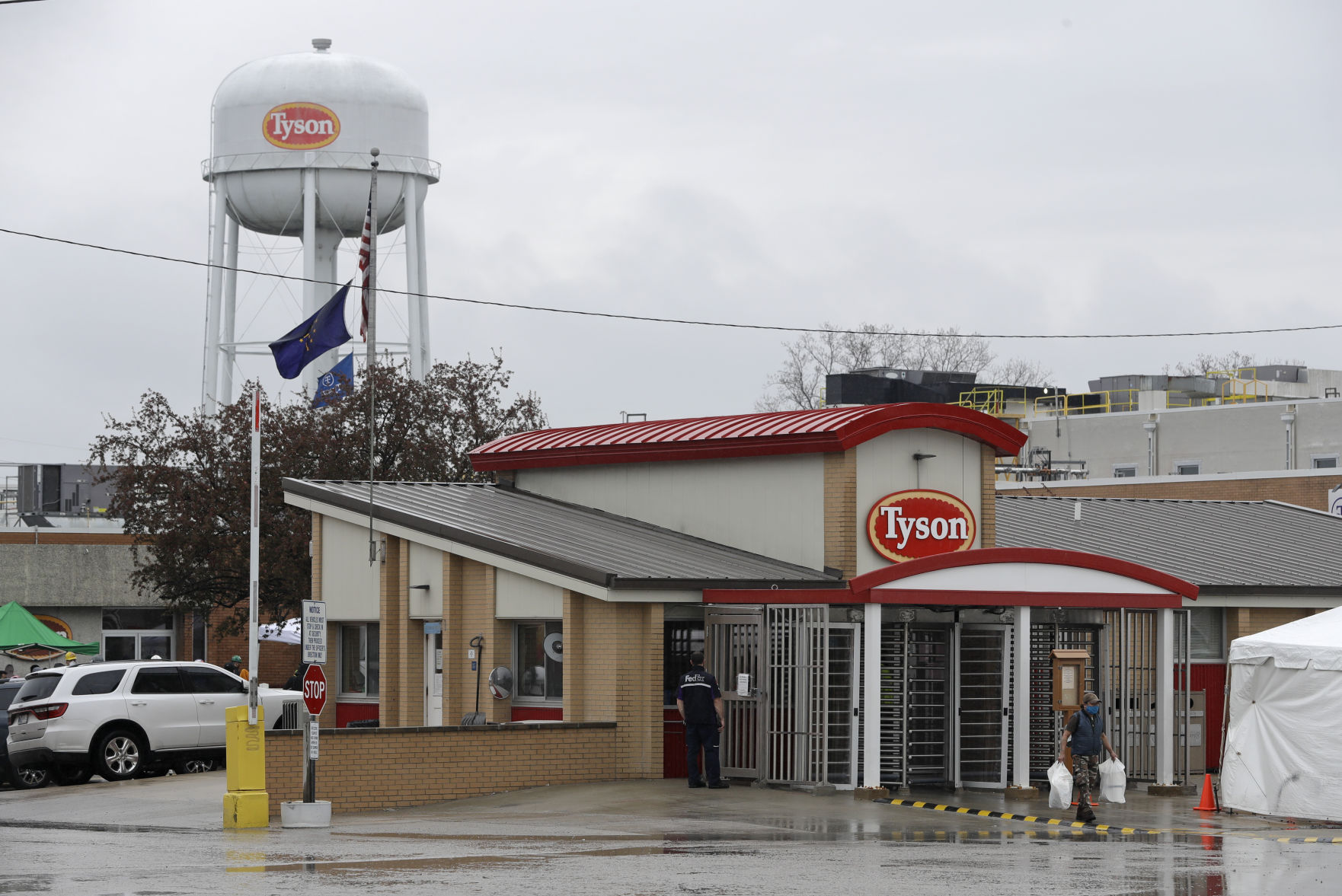 Should the president order meatpacking plants to stay open?