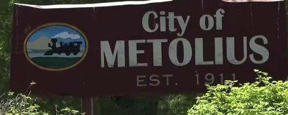 Should the Metolius train be destroyed or preserved?