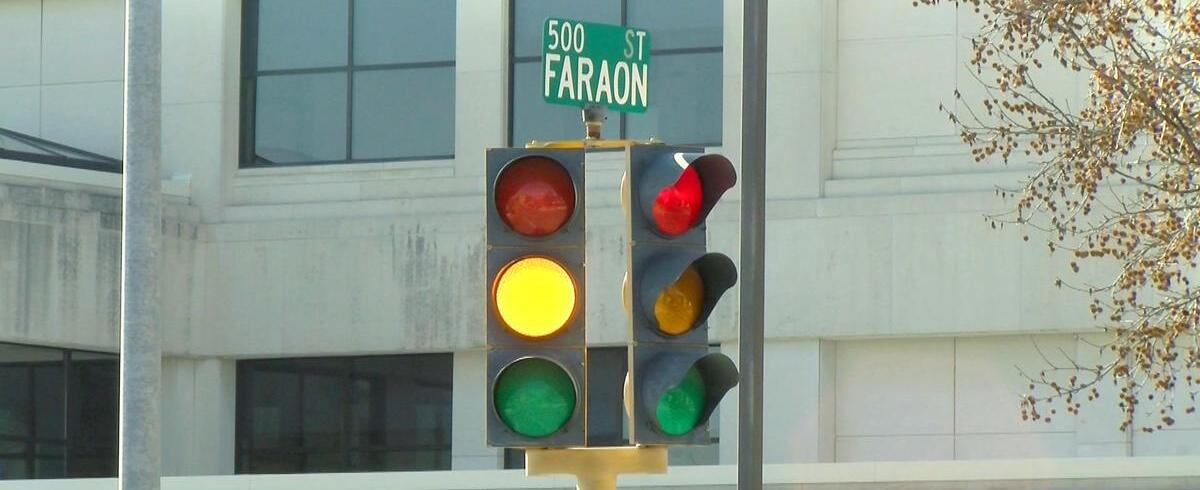 Should the city remove stoplights downtown?