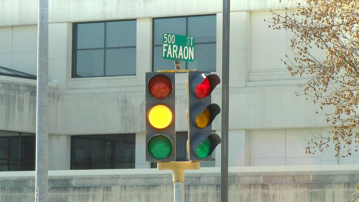 Should the city remove stoplights downtown?