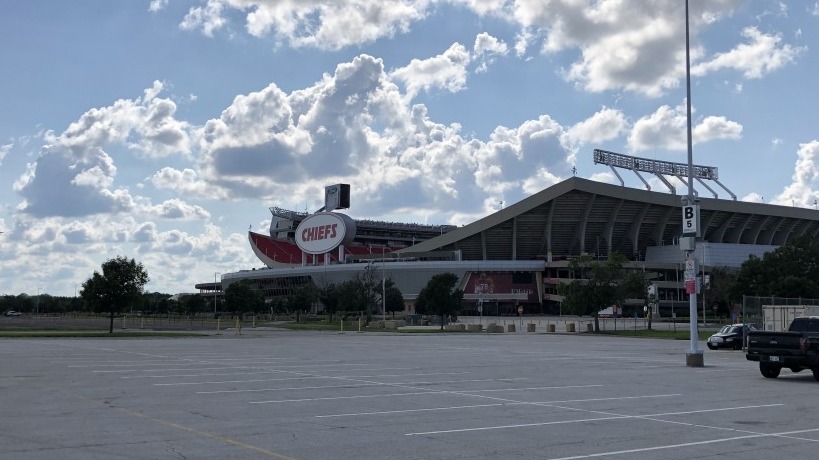 Should the Chiefs be allowing 22% of fan capacity at the games?