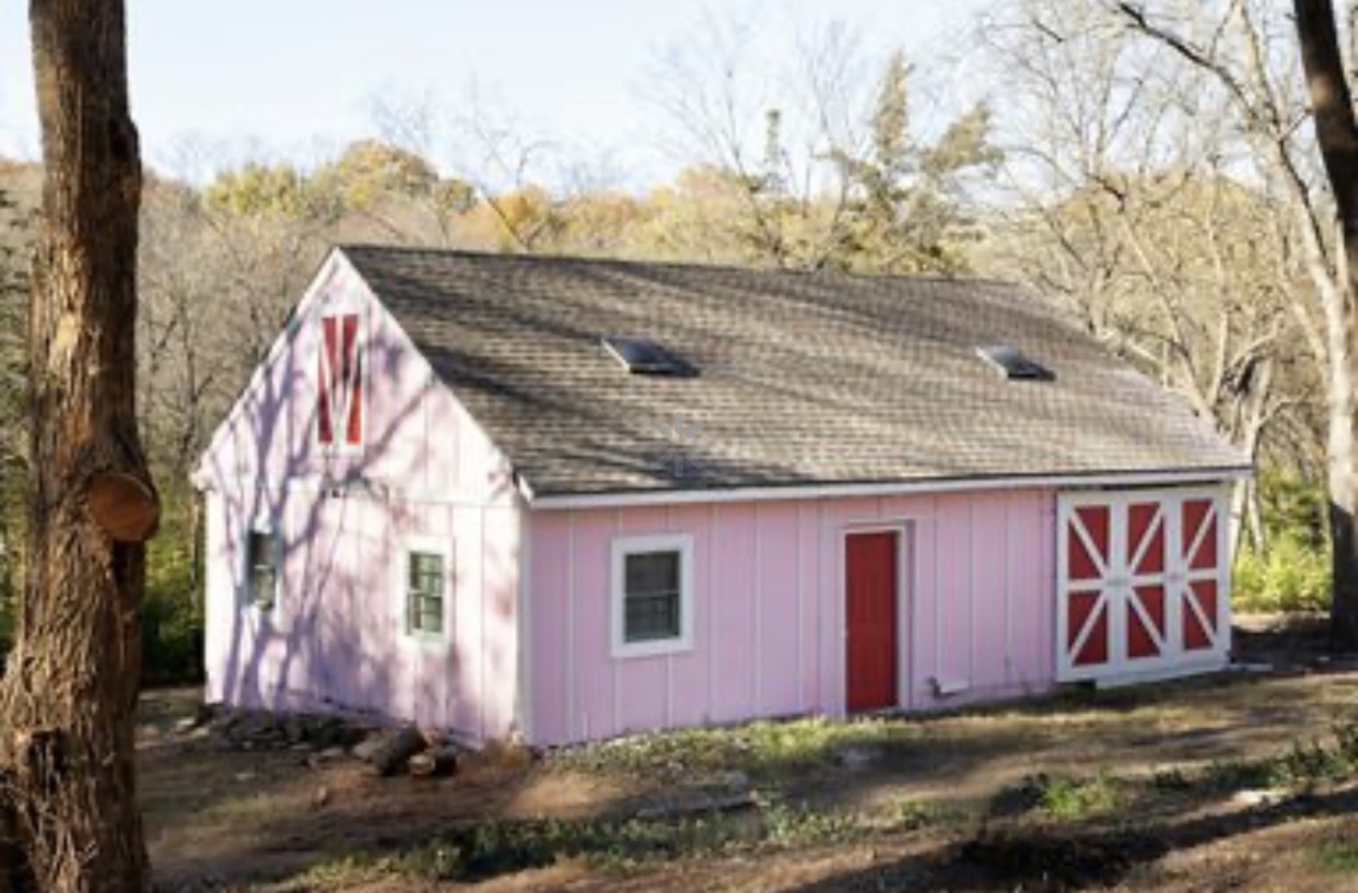 Would you have a pink shed at your house?