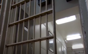 Should Oregon prisoners be released early if they contribute valuable services?