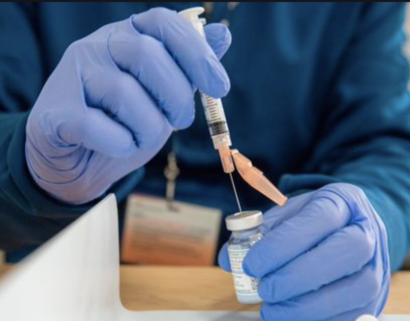 Should vaccines be given to detained migrants?