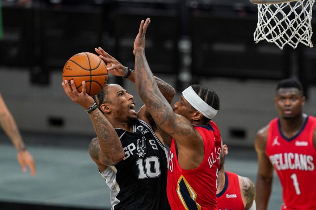 Should the Lakers do a sign and trade for DeMar DeRozan?