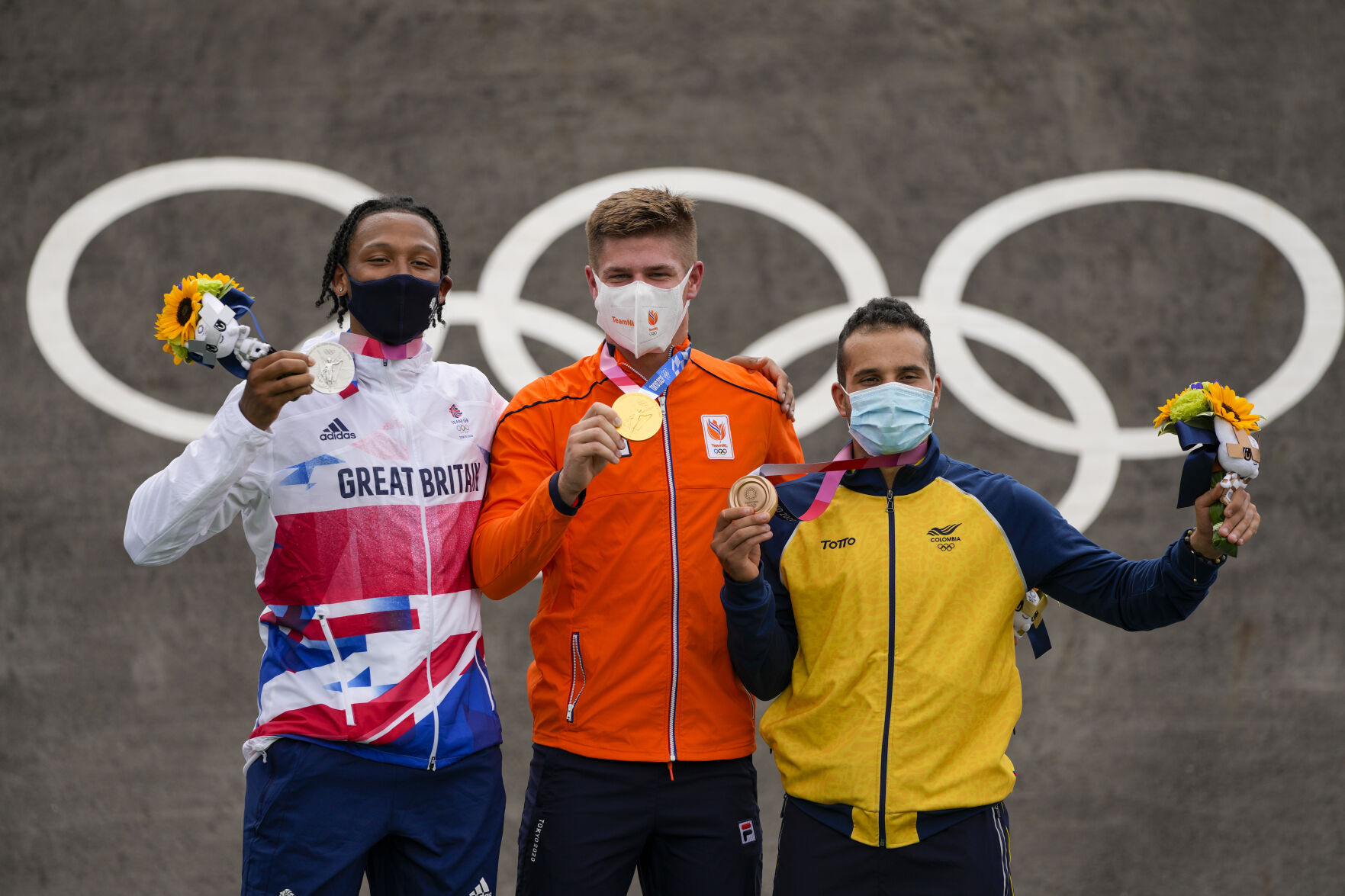 Which is the better barometer of a country's Olympic success?