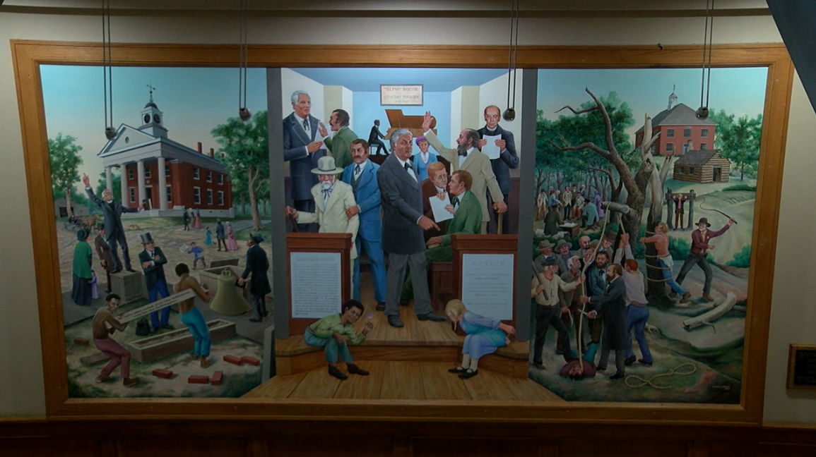 Should murals be removed from the Boone County Courthouse?