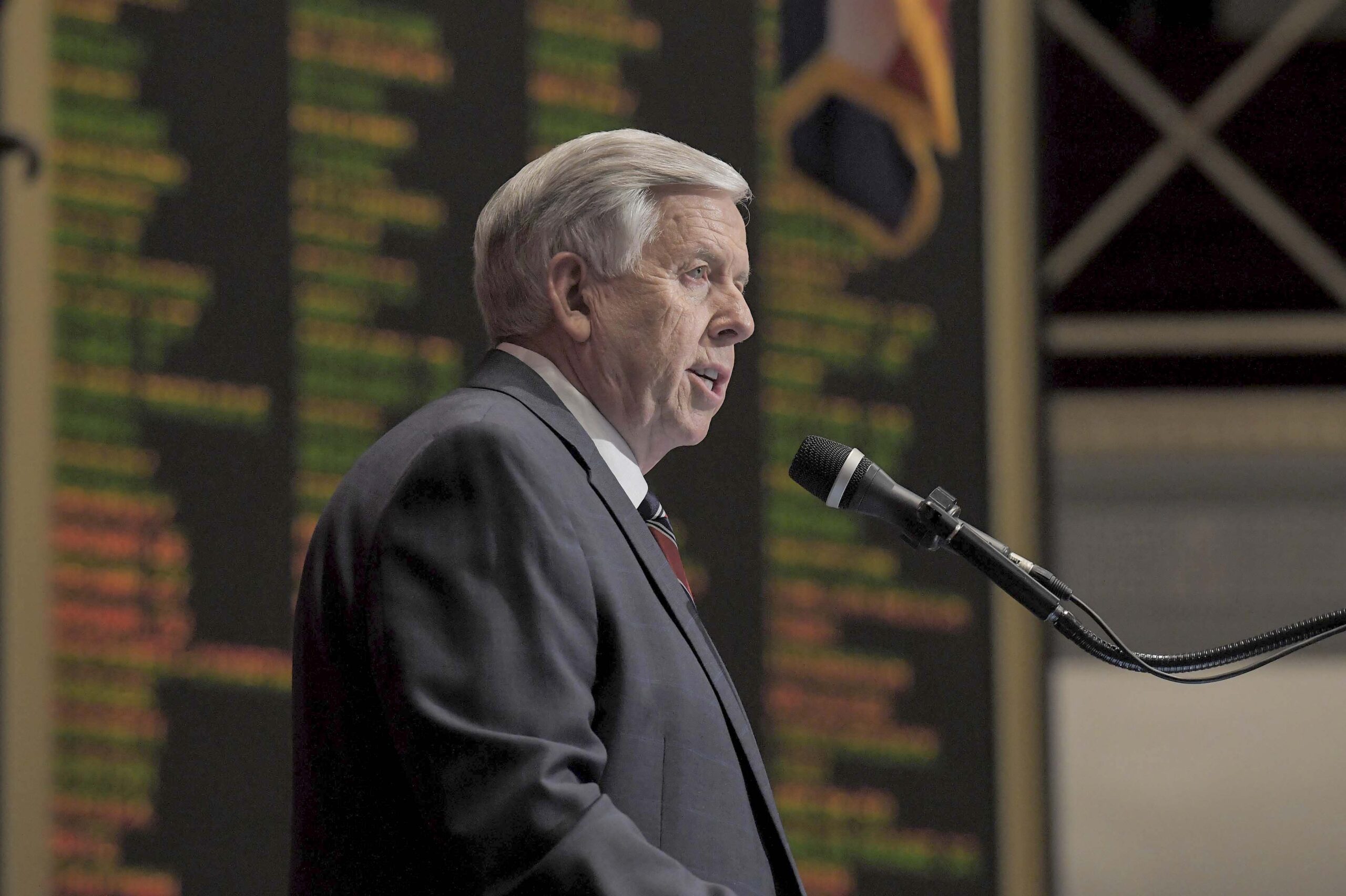 Should the Missouri legislature slash the governor's state employee pay raise plan?