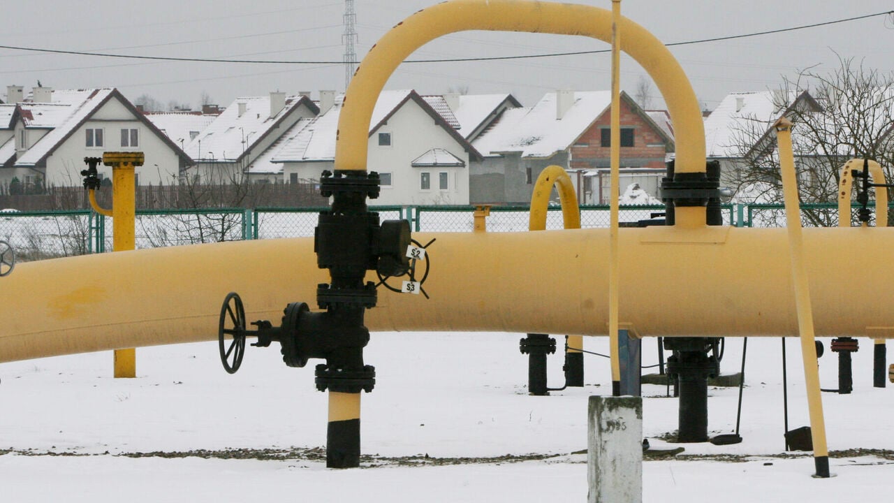 Should the United States ban the import of Russian oil?