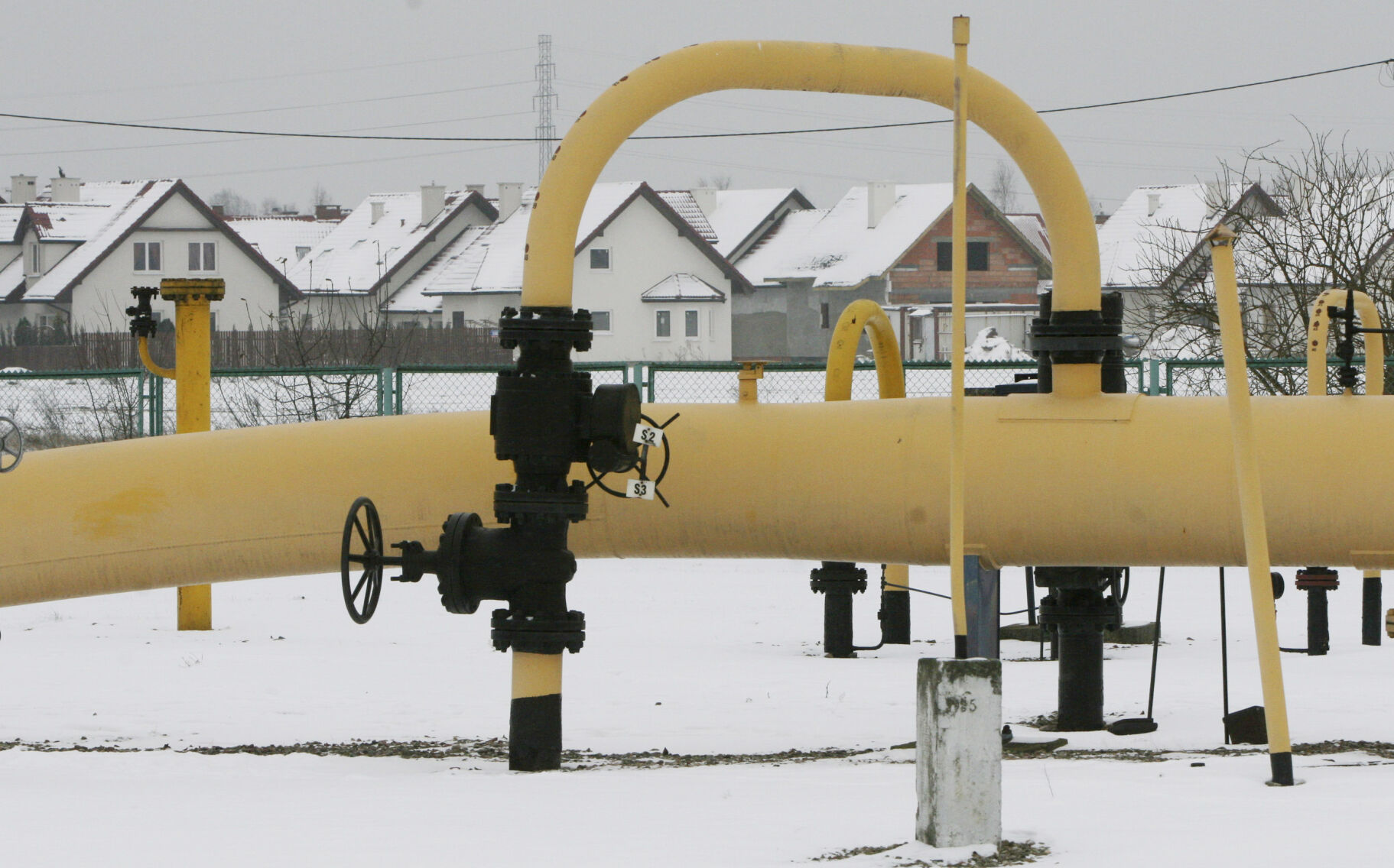 Should the United States ban the import of Russian oil?