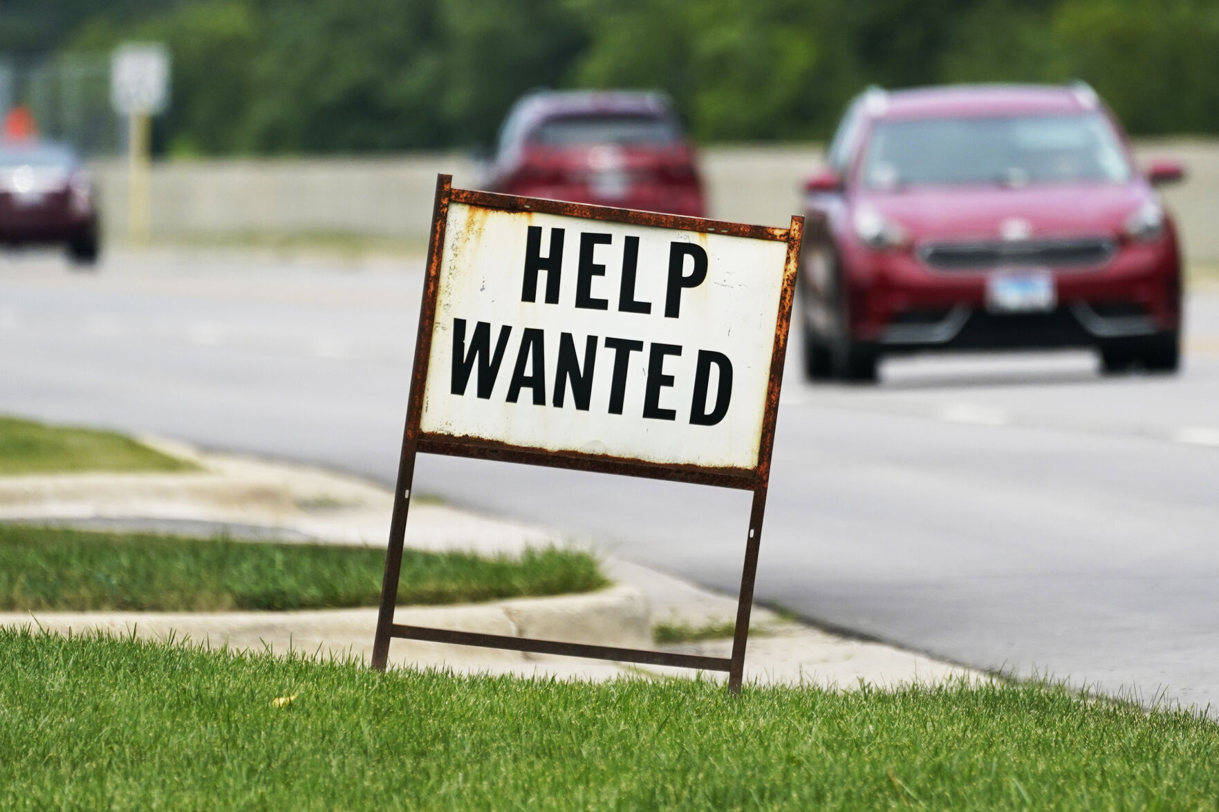 Should unemployment benefits be reduced when the unemployment rate is low?