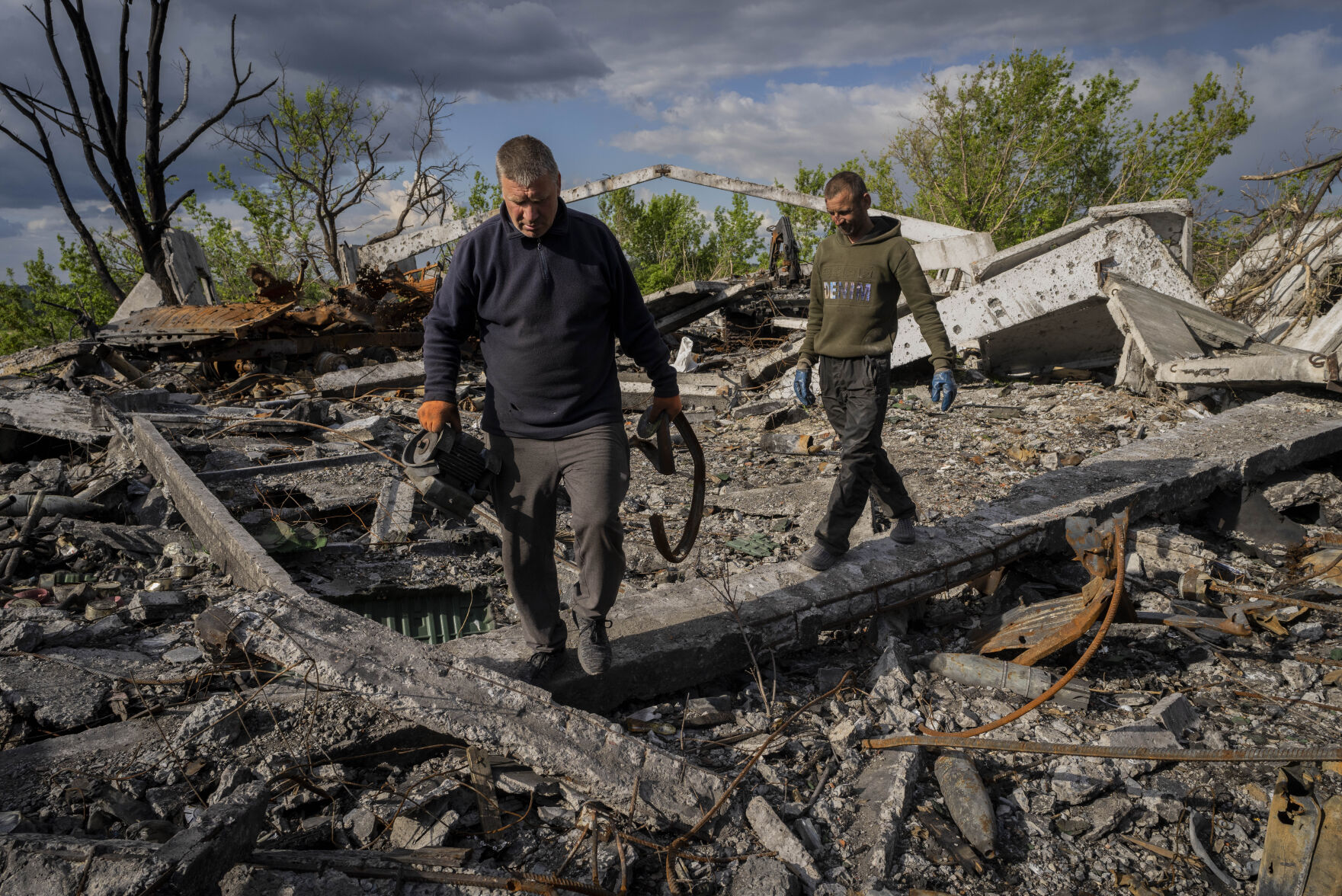 Do you support sending U.S. aid to Ukraine?