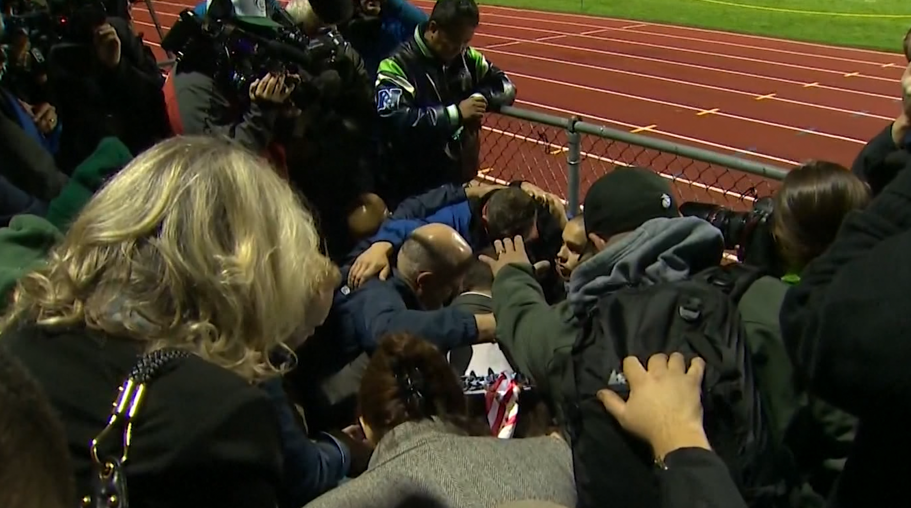 Do you agree coaches should be allowed to pray at games?