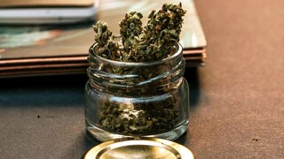 Should non-violent marijuana offenses be removed from criminal records?