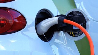 Should the government mandate increased electric car production?