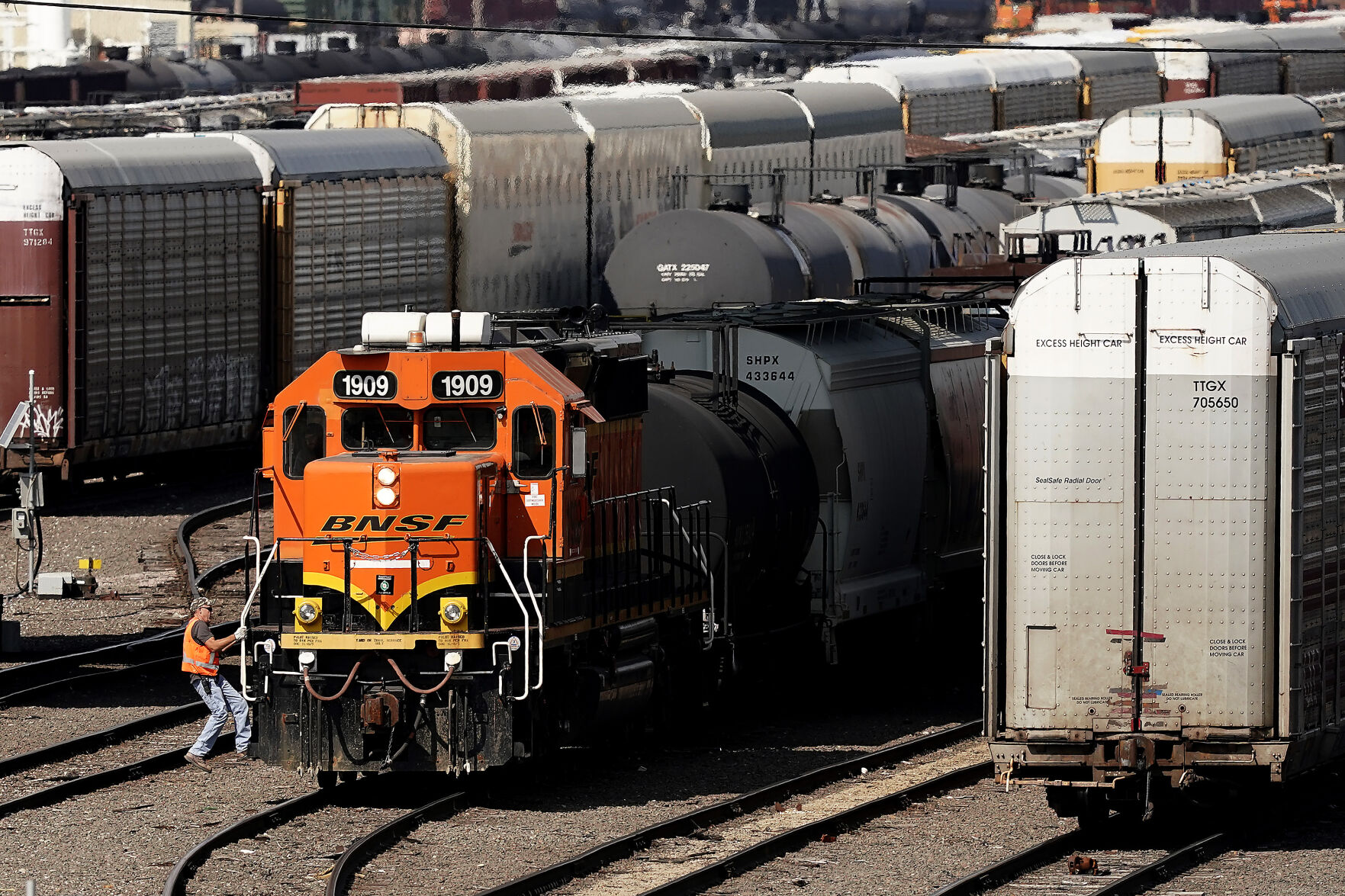 Should Congress intervene to prevent a national rail strike?