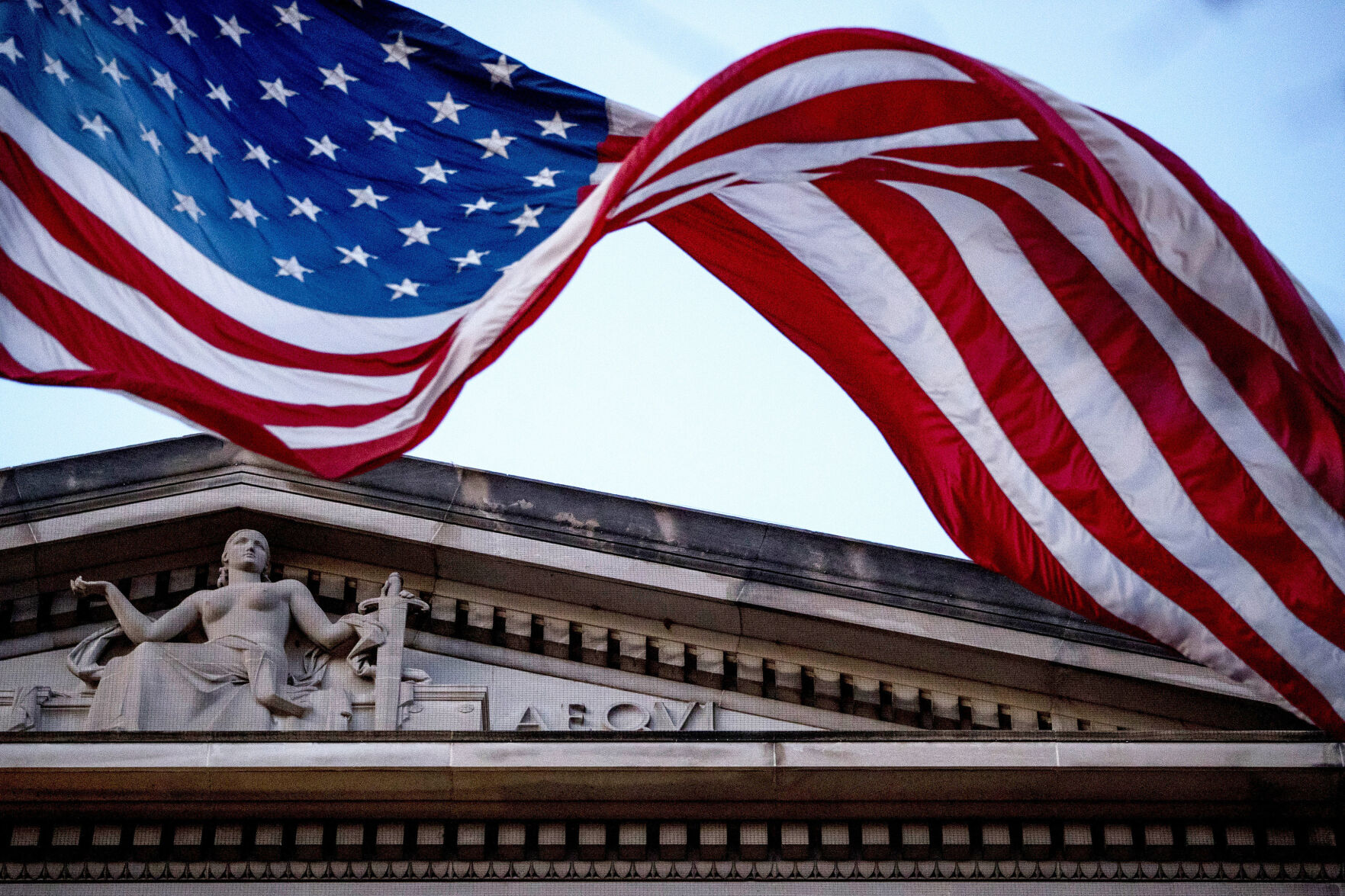 Should Super PACs be required to reveal the names of their largest donors?