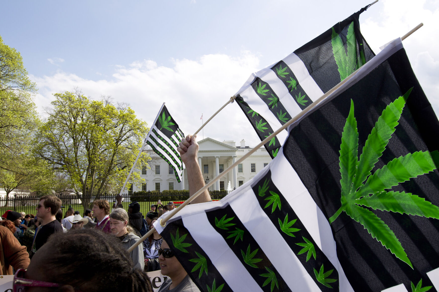 Do you support the expungement of low-level marijuana offenses on a person's record?