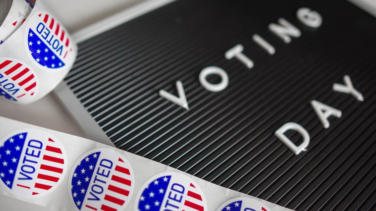 Do you vote early in online polls, or wait to see how others have voted first?