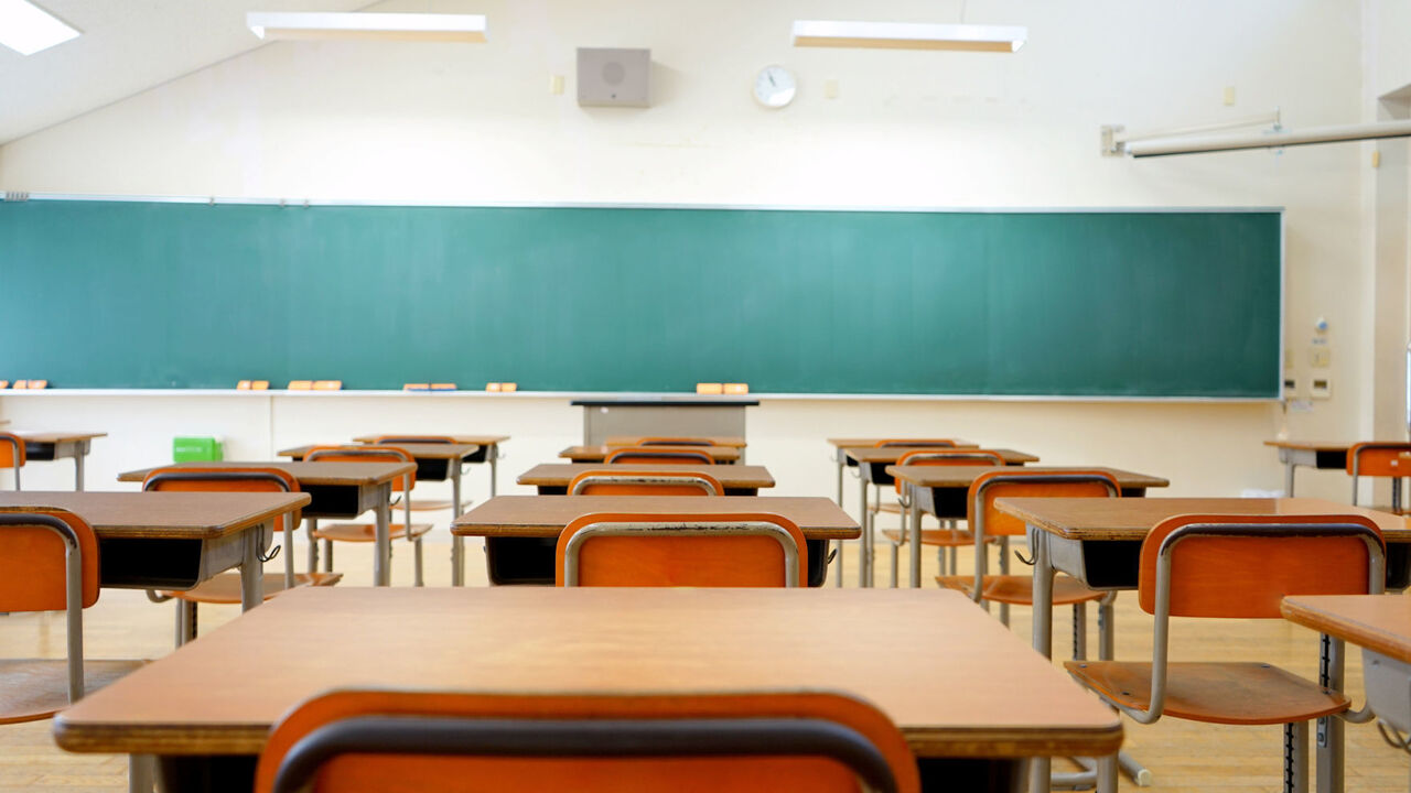 Is it a good idea to loosen substitute teacher qualifications?