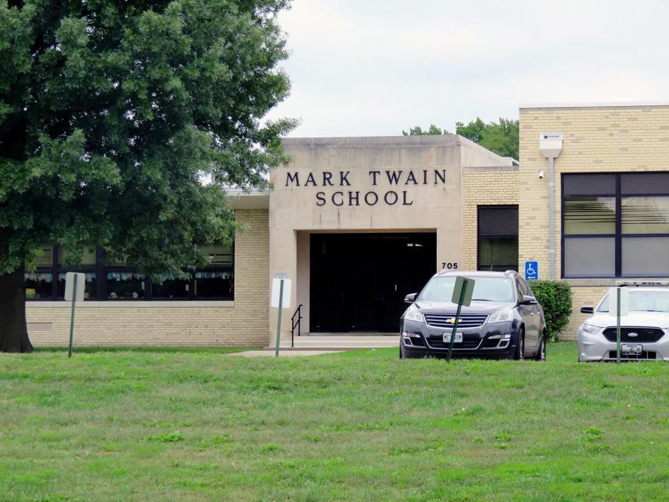 Do you think Mark Twain Elementary should be converted to a pre-kindergarten learning center? 