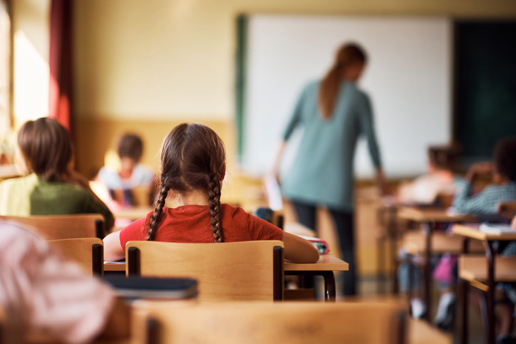 Should Missouri lawmakers make 5-day school weeks mandatory? 