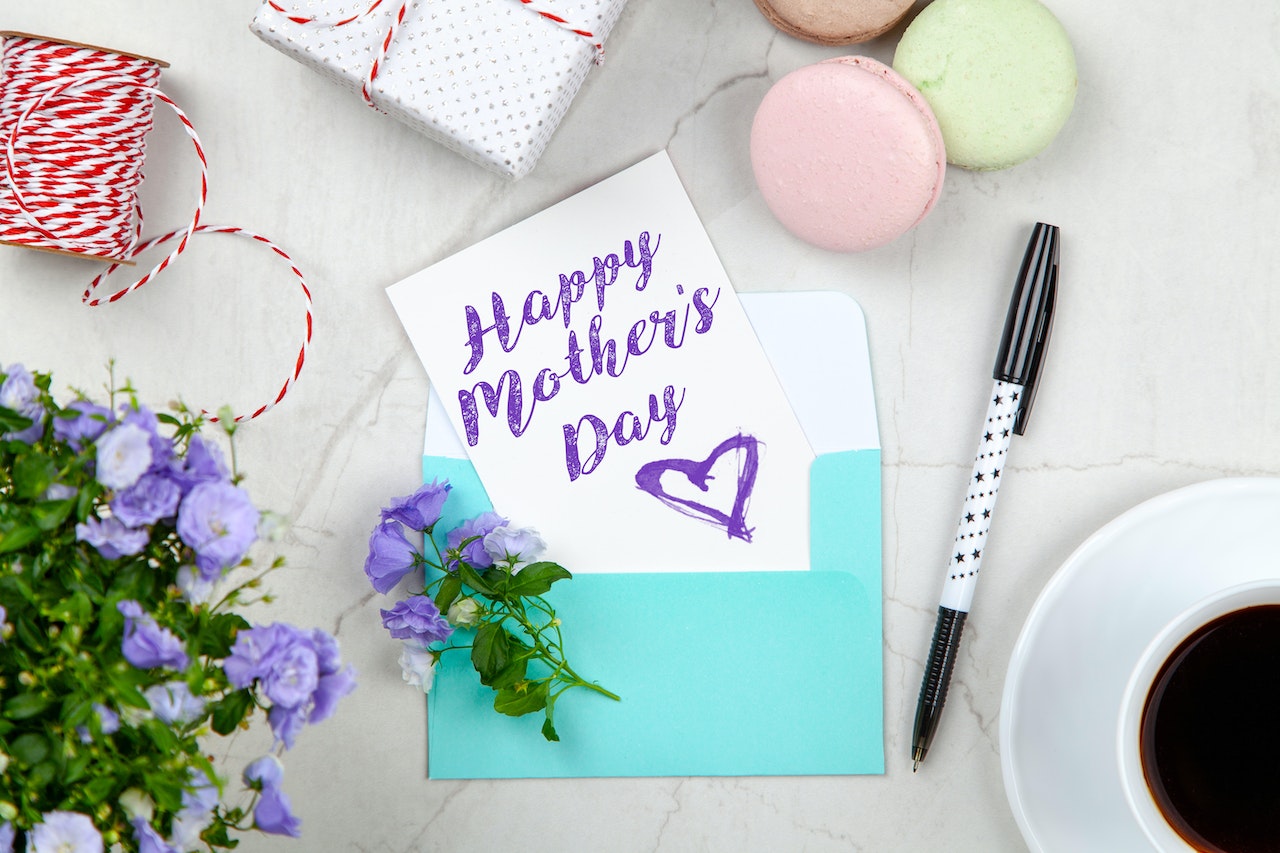 Who should be sent a Mother’s Day card?