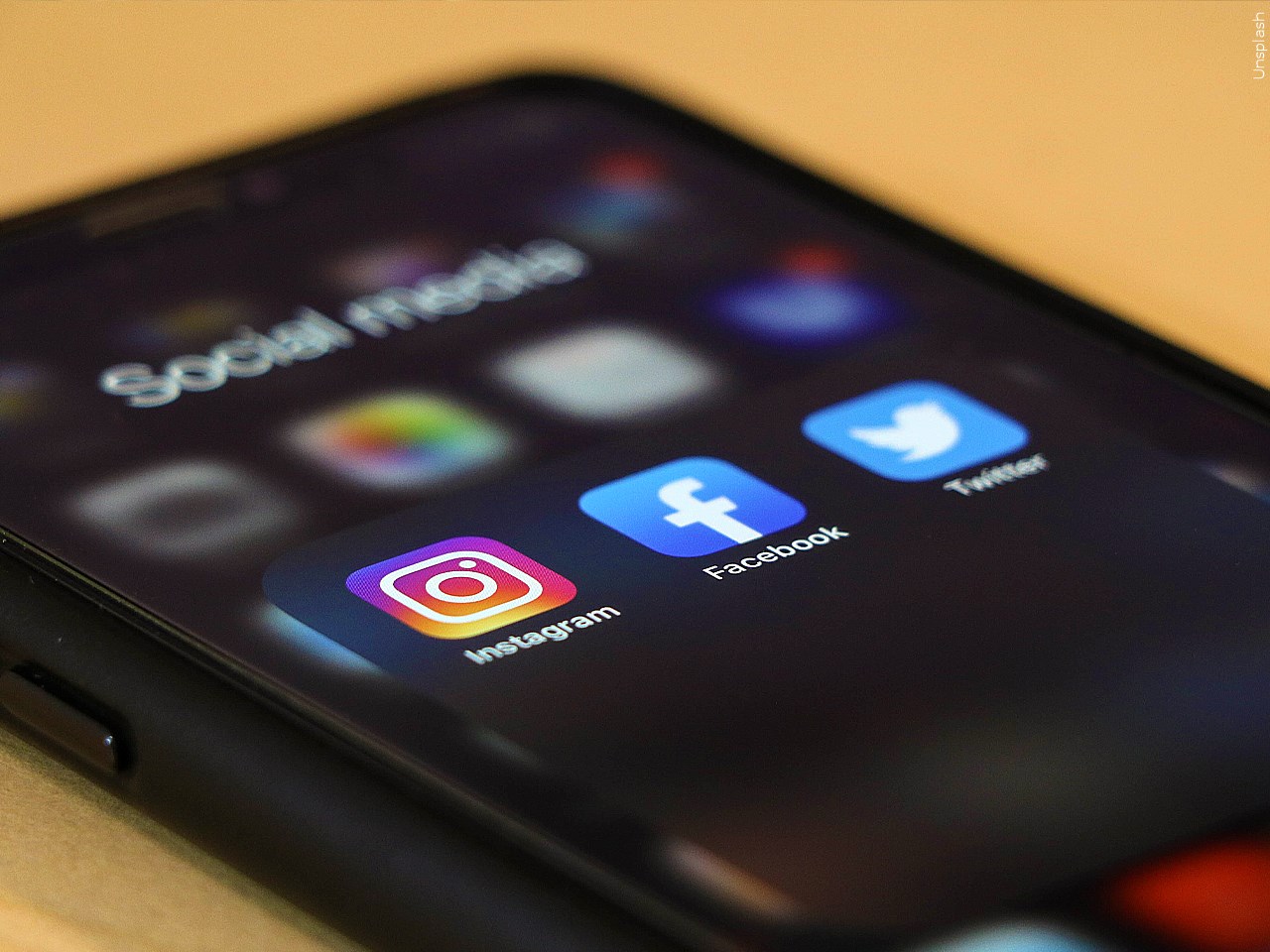 Should the government regulate children's use of social media?