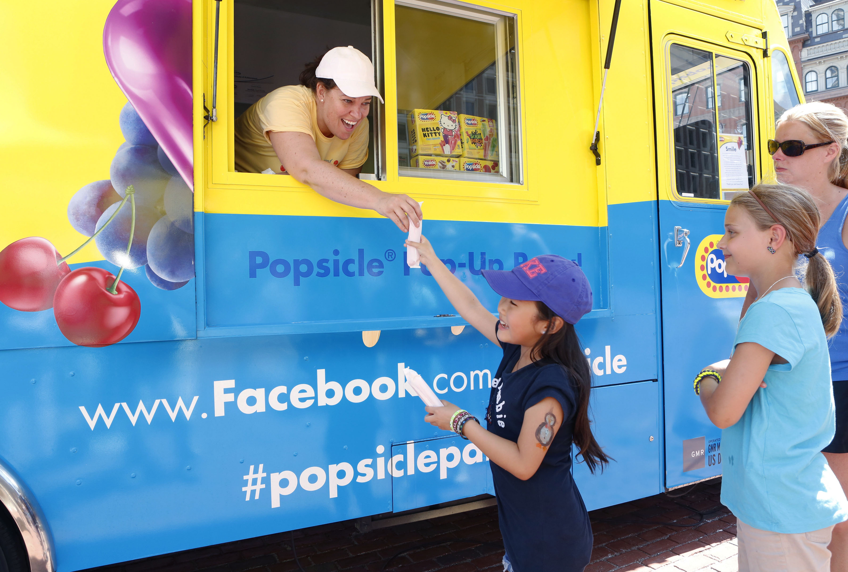 Do you prefer ice cream or a popsicle/smoothie to beat the summer heat? 