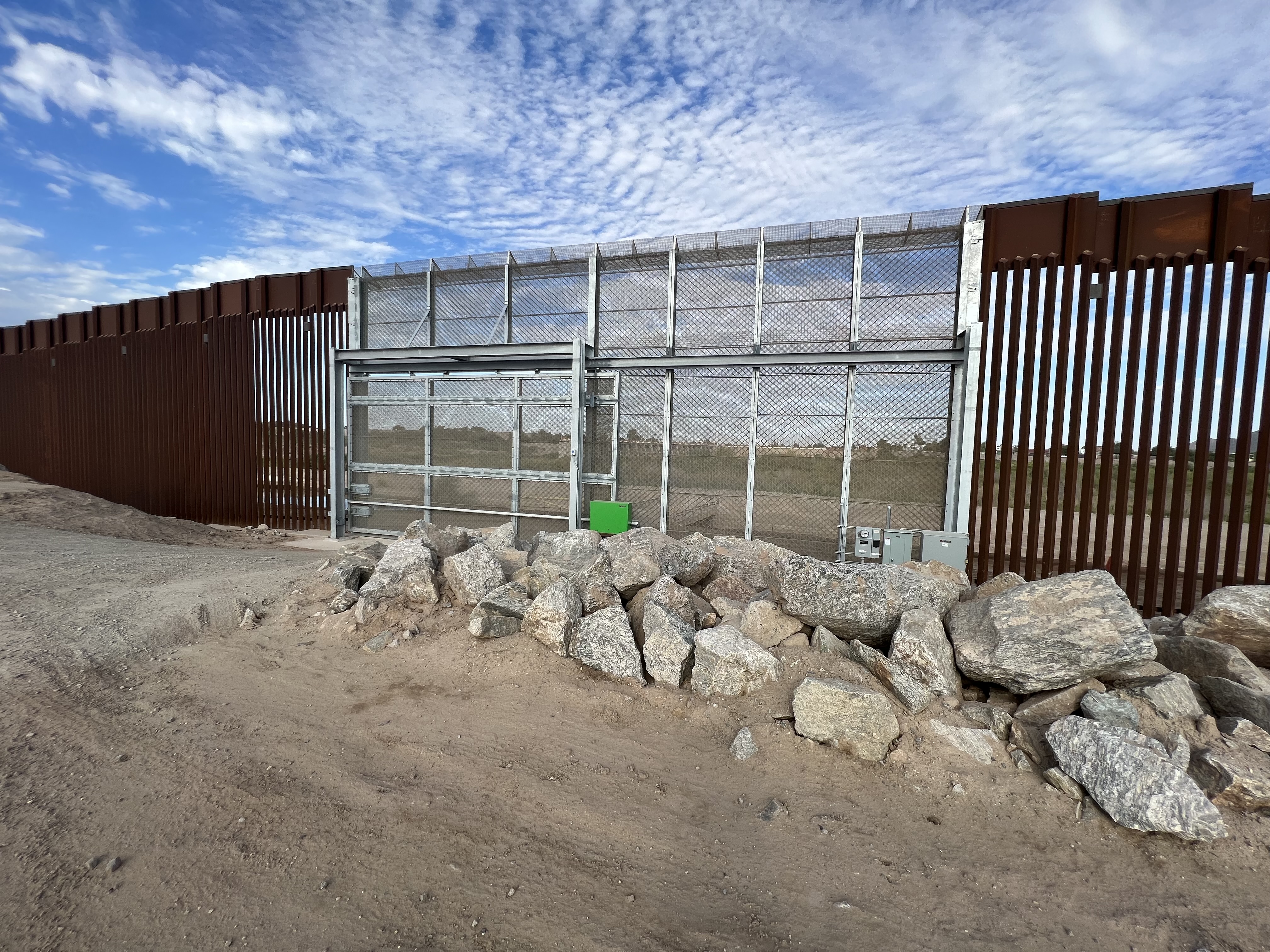 Will the new border wall gap construction help handle migrant crossings?