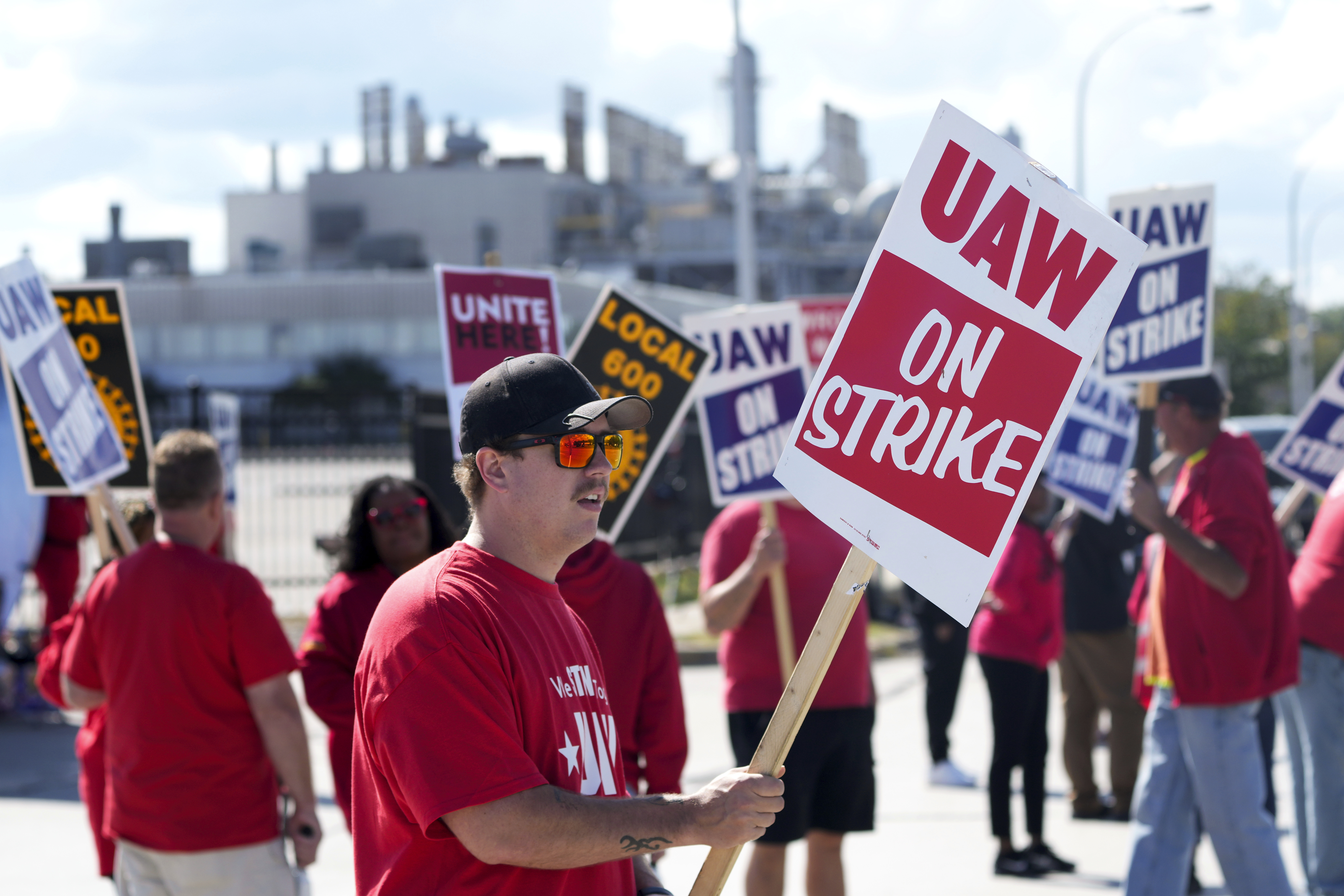 Do you support or oppose the United Auto Workers union strike? 