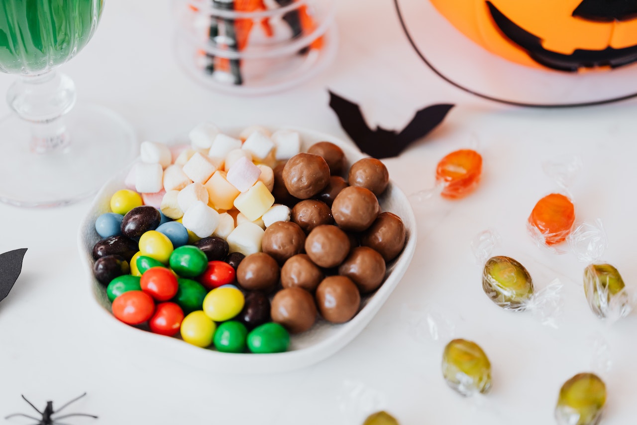 As a kid, was your favorite Halloween treat chocolate or non-chocolate?