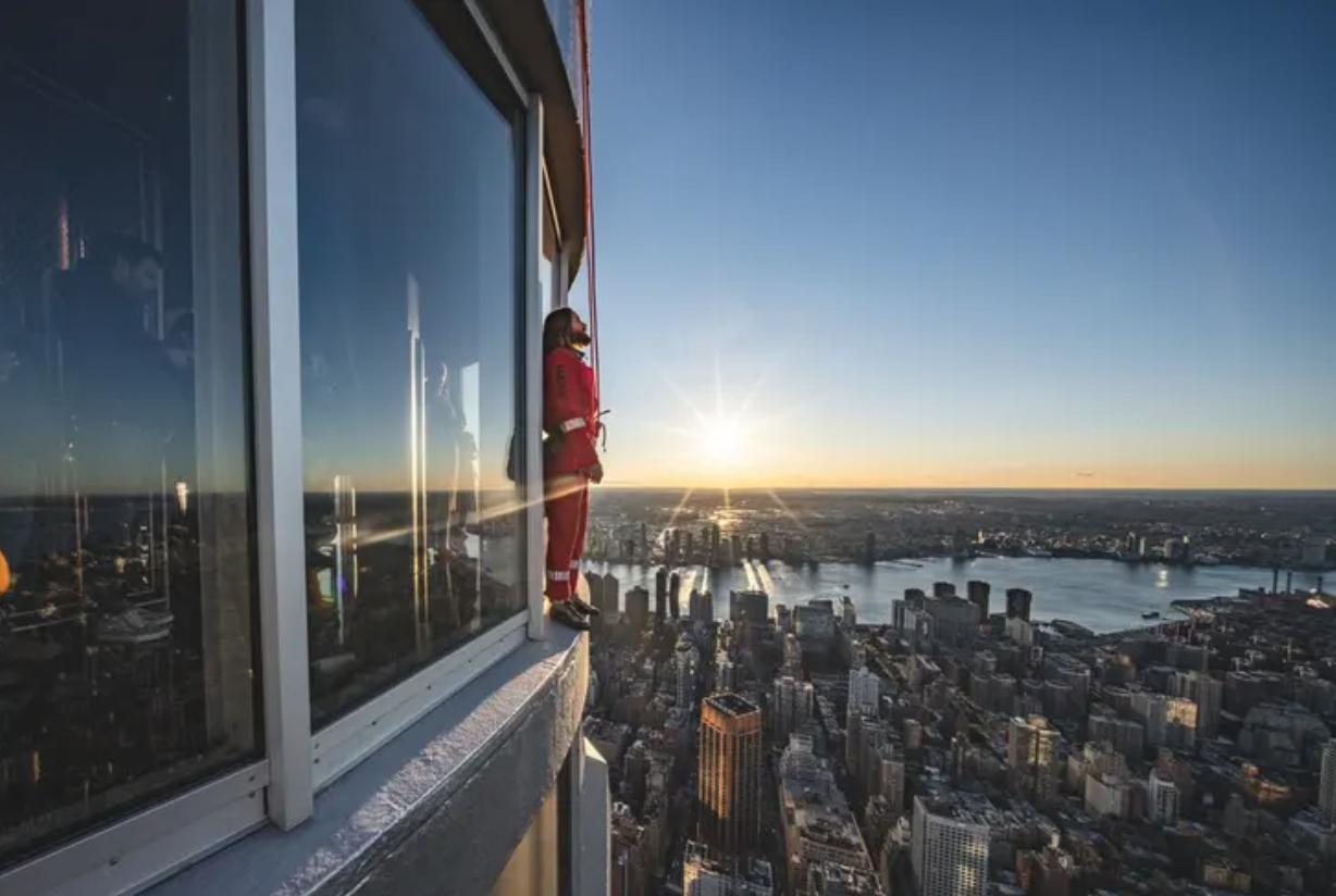 Jared Leto scales the Empire State Building! Which is more impressive?