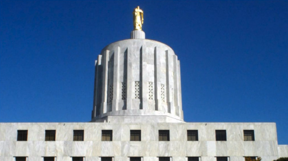 Should Oregon have a law preventing teachers from striking on school days?