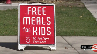 Do you think all school districts should offer free meals?