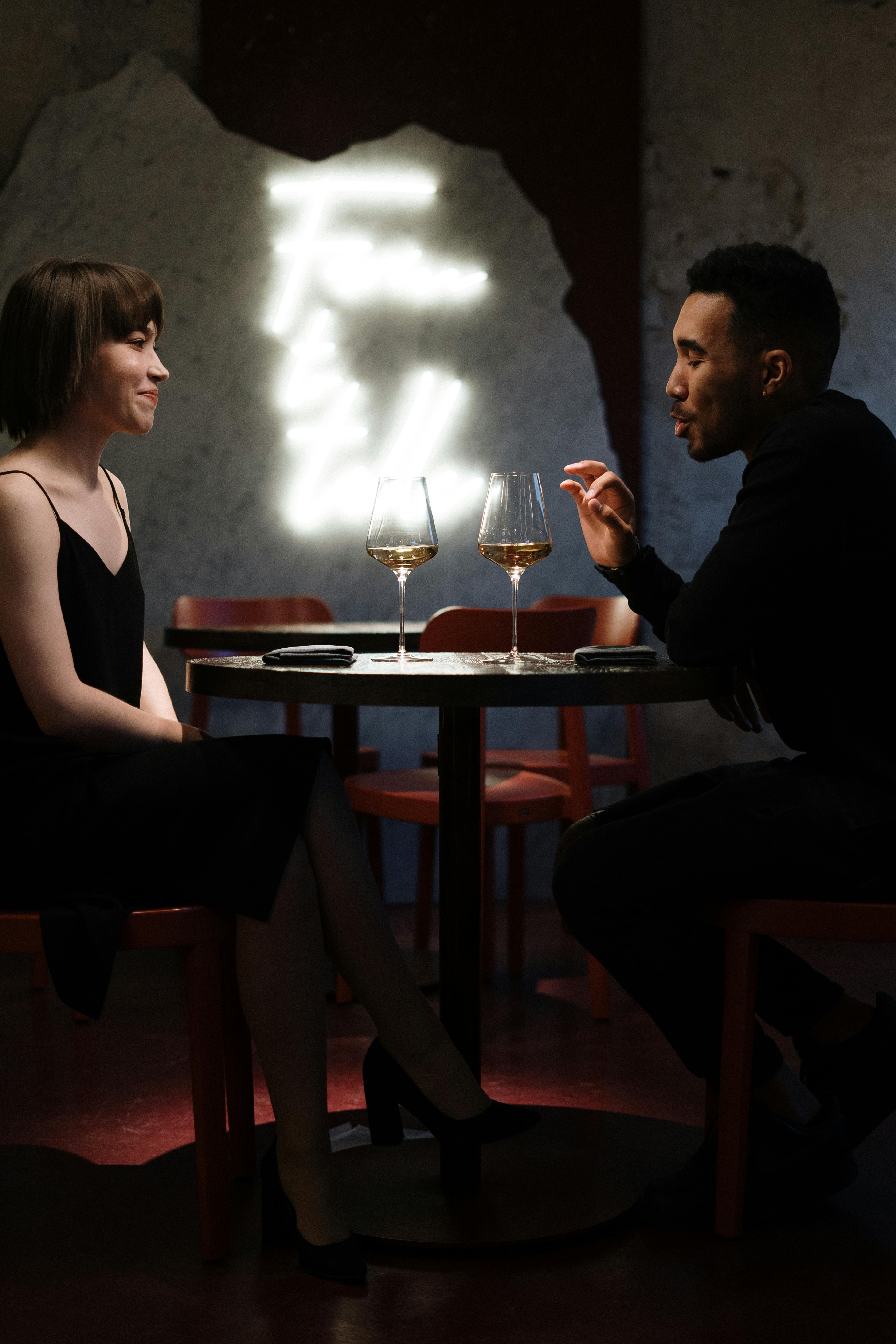 Should the guy pay for the first date?