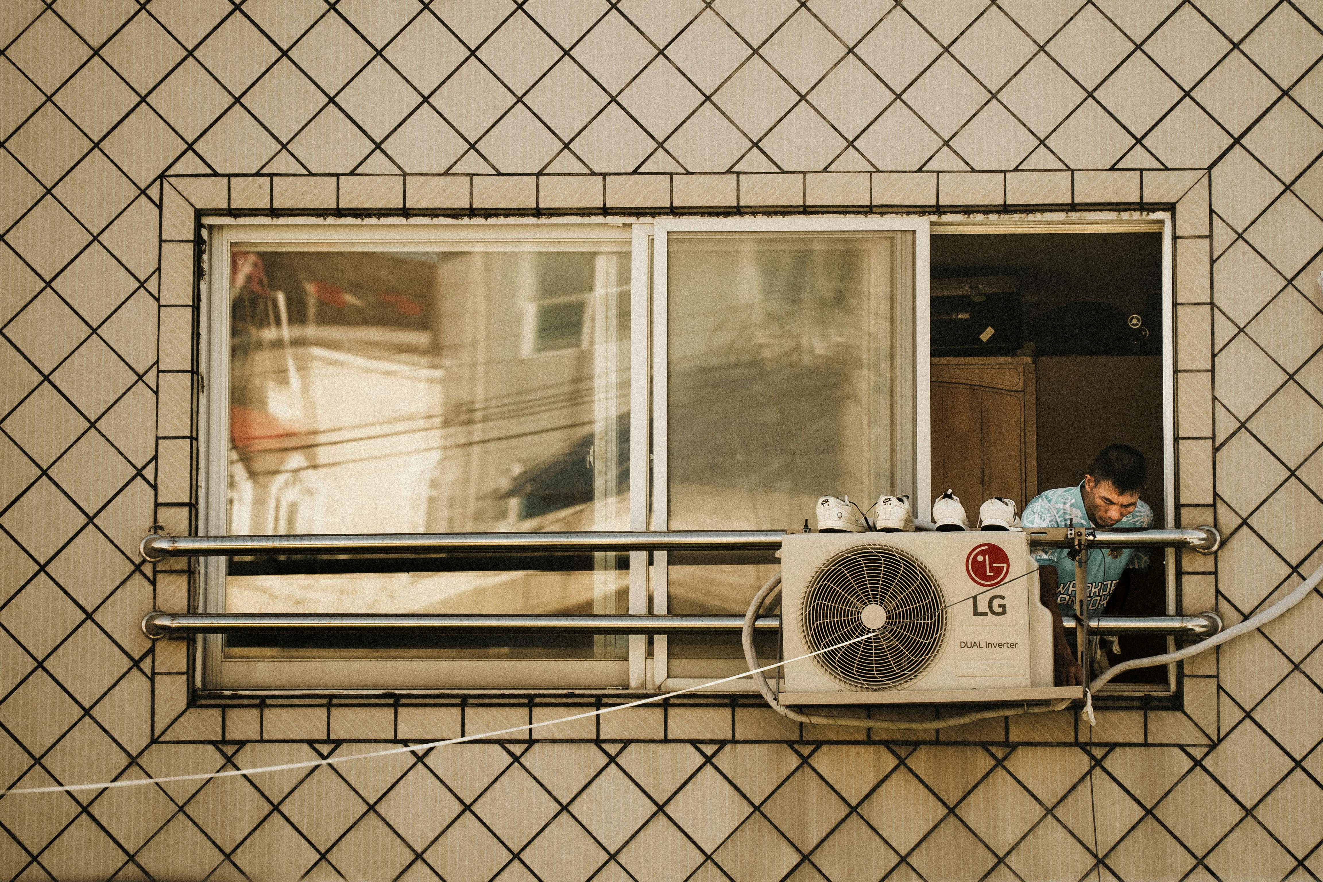 Do you have central air conditioning or a wall unit?